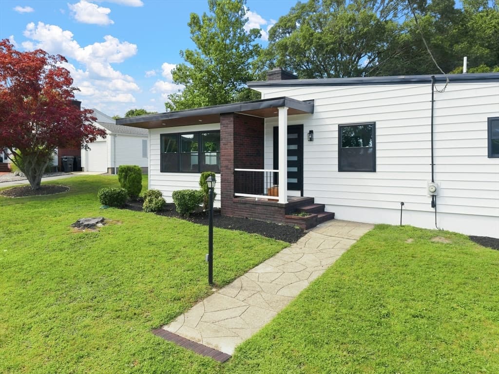 21 Hilltop Rd, Dartmouth MA 02747 photo 2