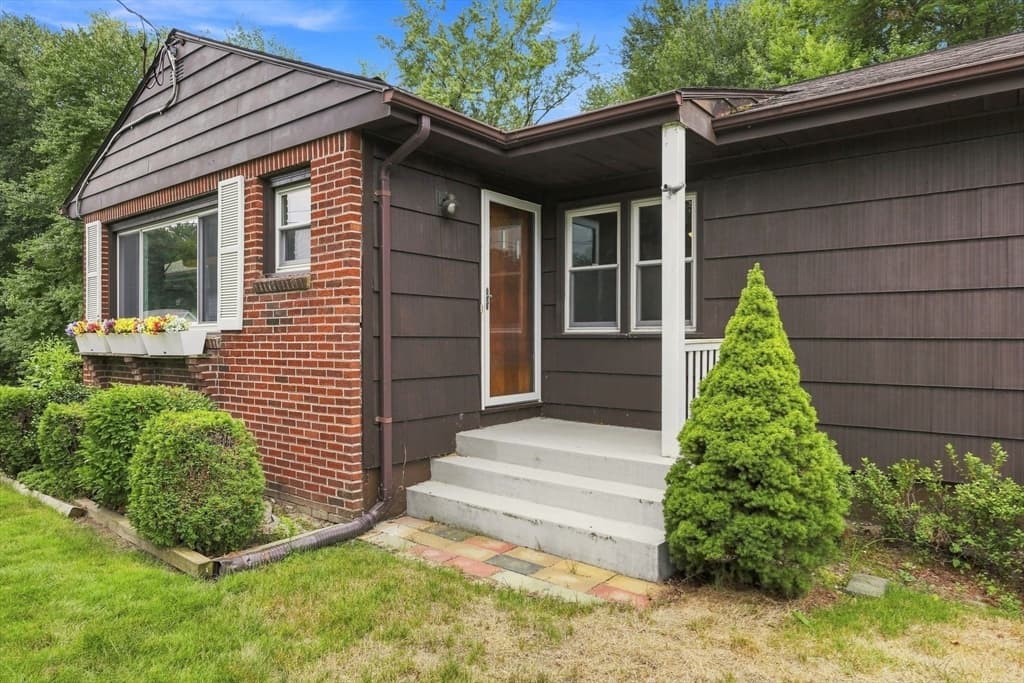 111 Florida Drive, Agawam MA 01001 photo 2