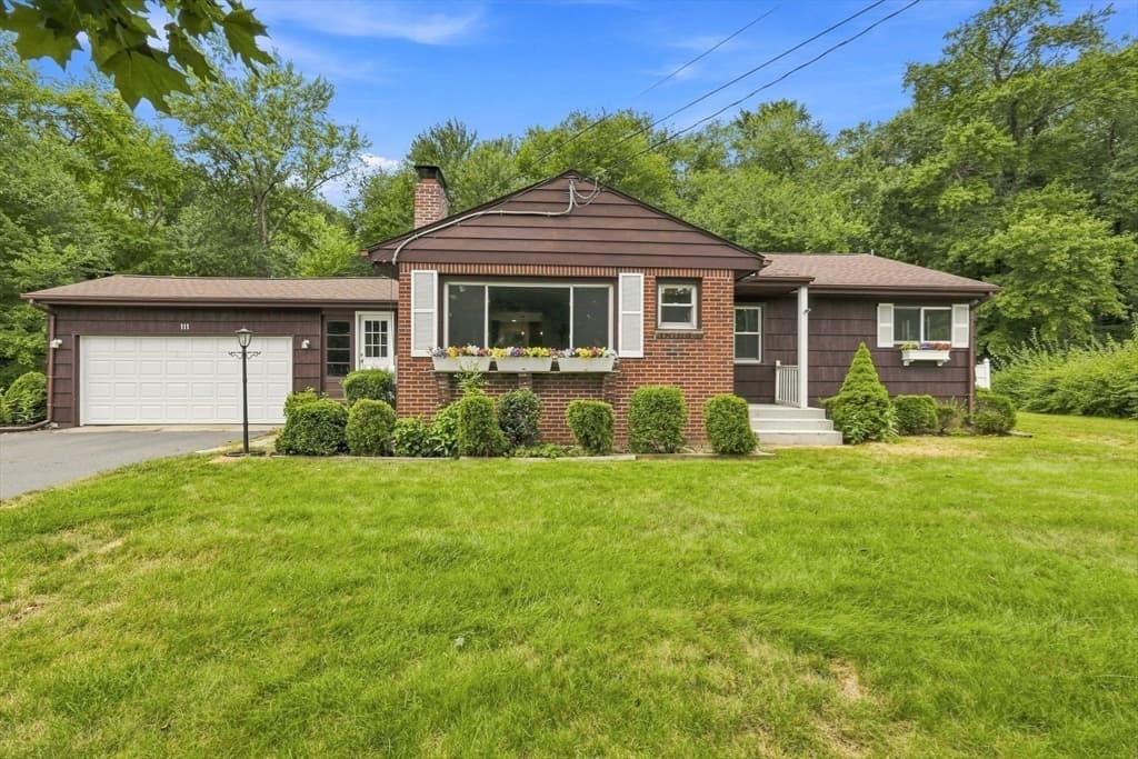 111 Florida Drive, Agawam MA 01001
