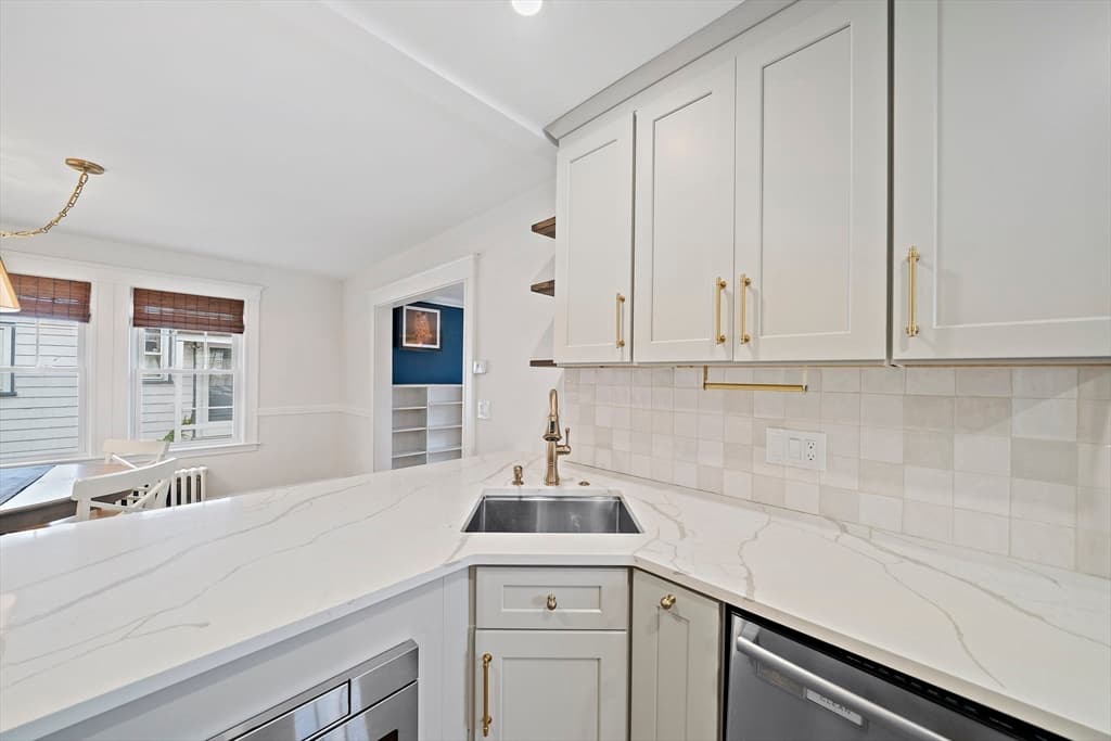 Single Family Residence at 18 Thurlow St, Boston MA 02132, Boston, photo 10 of 28