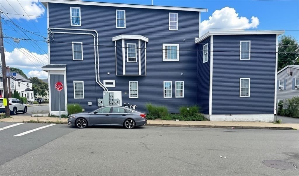 90 Essex St, Lynn MA 01902 photo 3