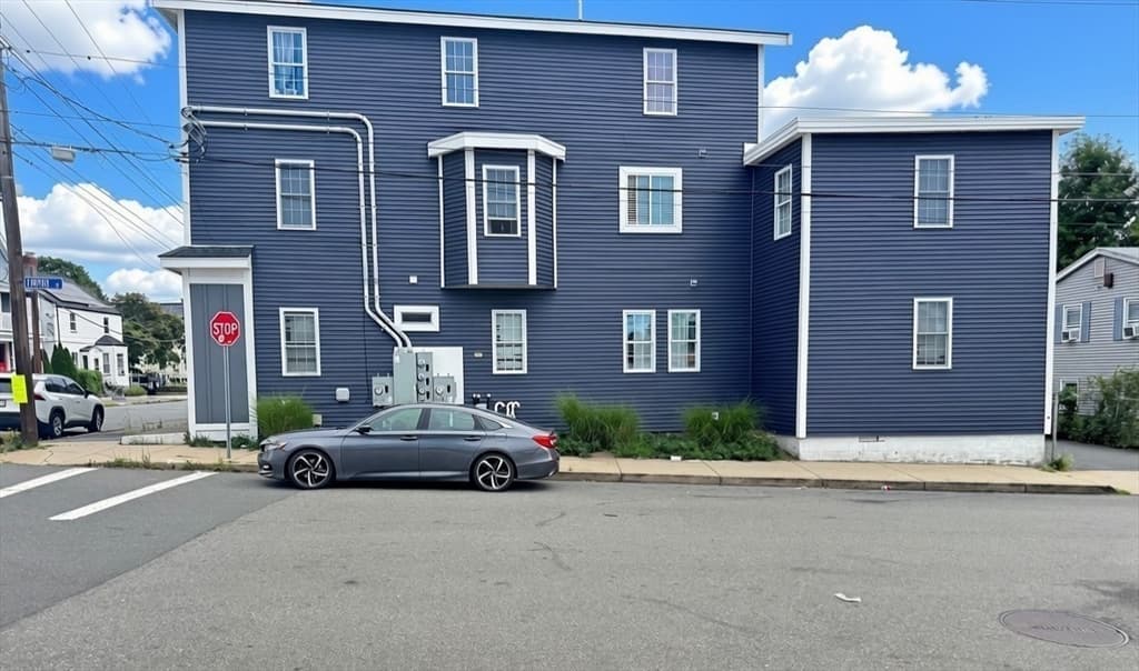 90 Essex St, Lynn MA 01902 photo 3