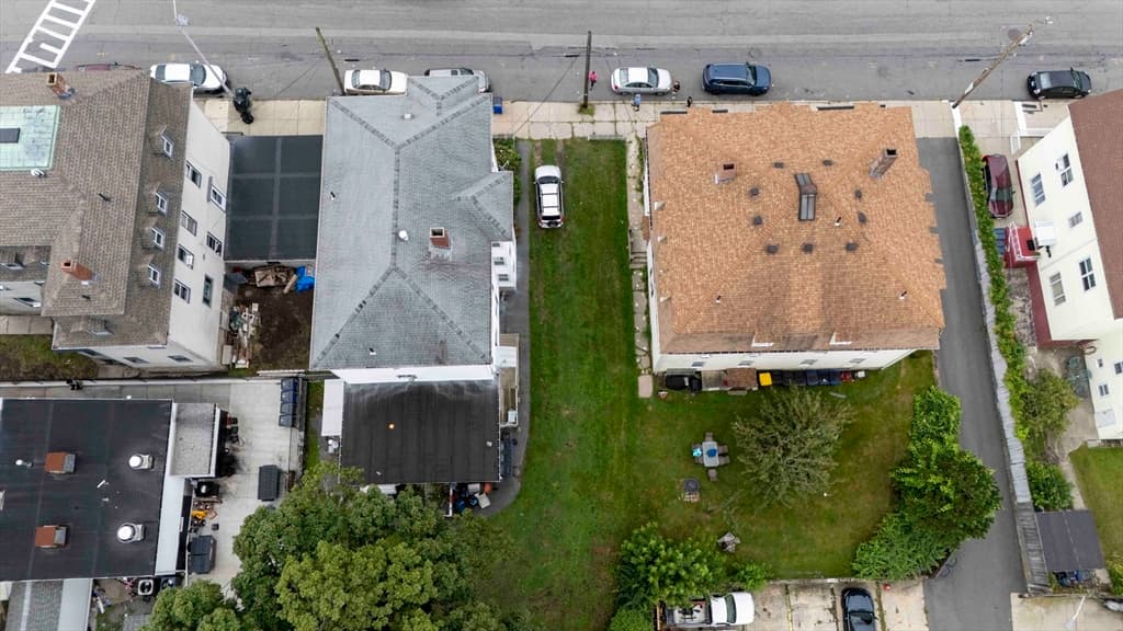 610 Bradford Ave, Fall River MA 02721 photo 5