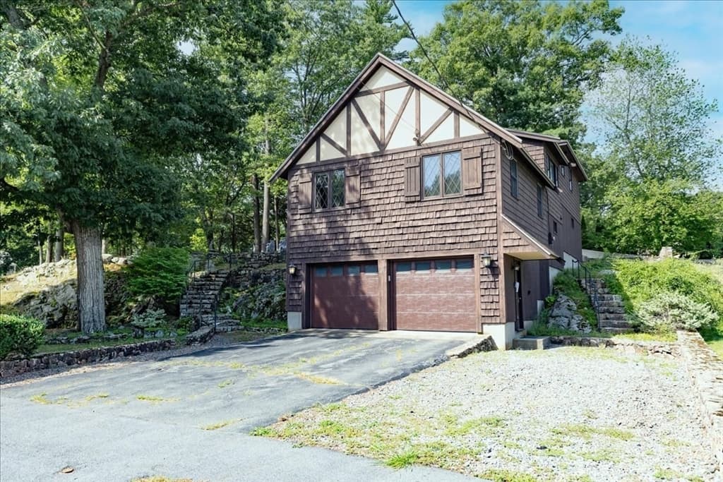 43 Ledgewood Dr, Danvers MA 01923 photo 2