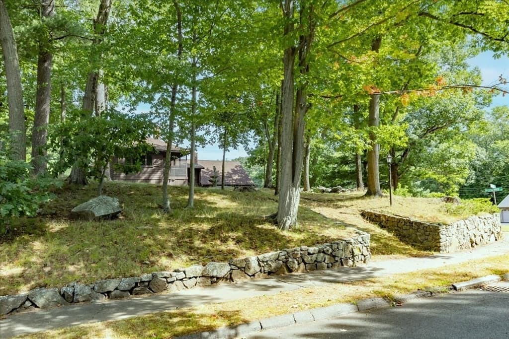43 Ledgewood Dr, Danvers MA 01923 photo 3