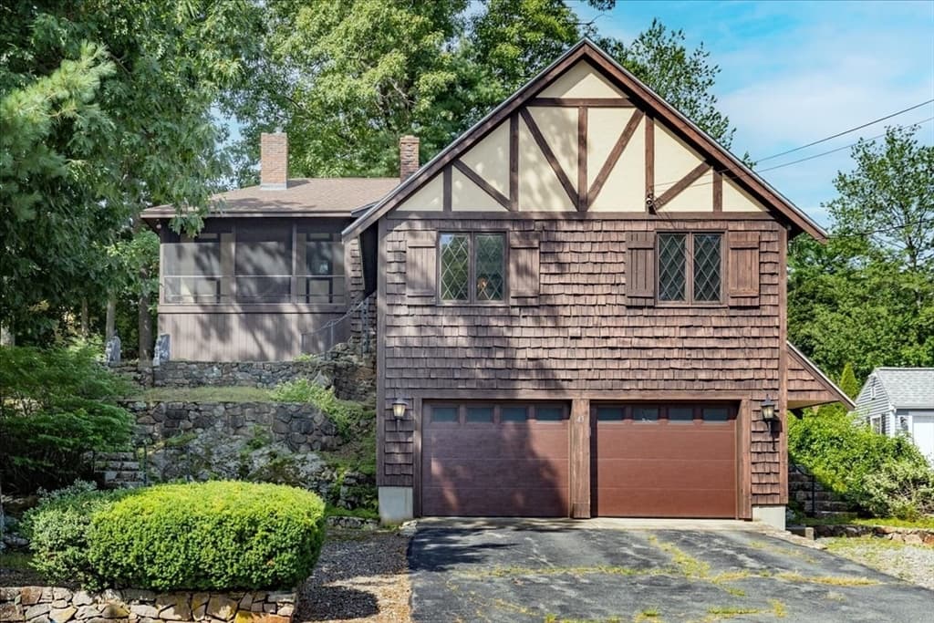 43 Ledgewood Dr, Danvers MA 01923