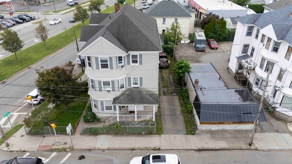 1025 Globe St, Fall River MA 02724 photo 2