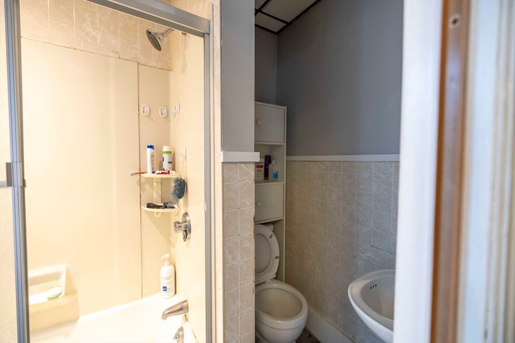 1025 Globe St, Fall River MA 02724 photo 26