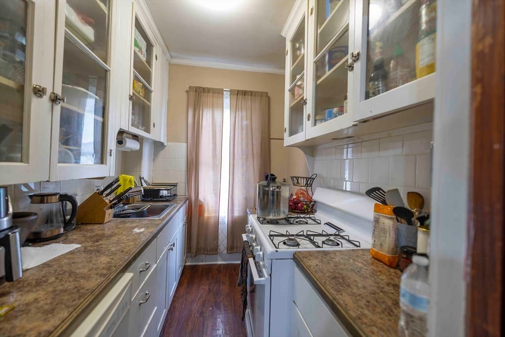1025 Globe St, Fall River MA 02724 photo 22