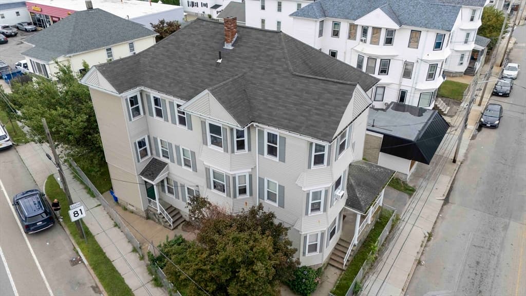 1025 Globe St, Fall River MA 02724