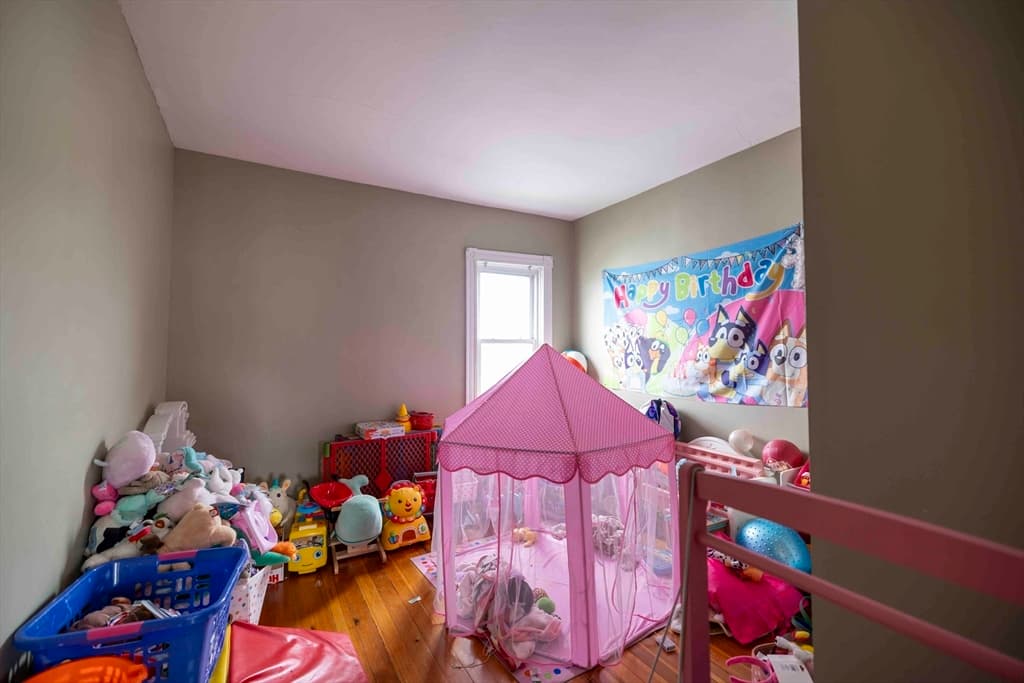 1025 Globe St, Fall River MA 02724 photo 9