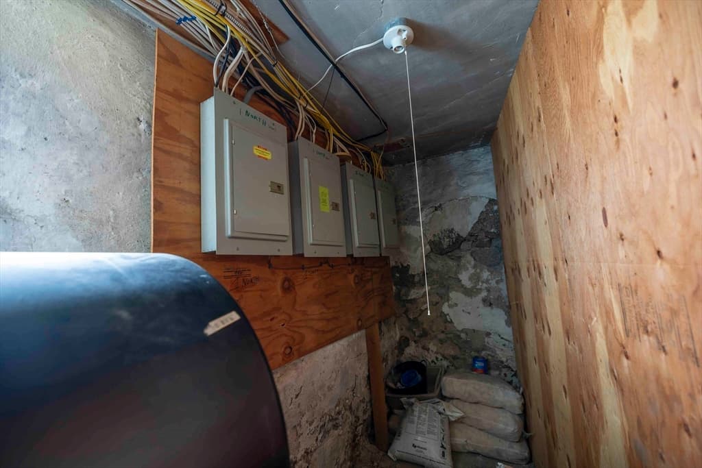 1025 Globe St, Fall River MA 02724 photo 30