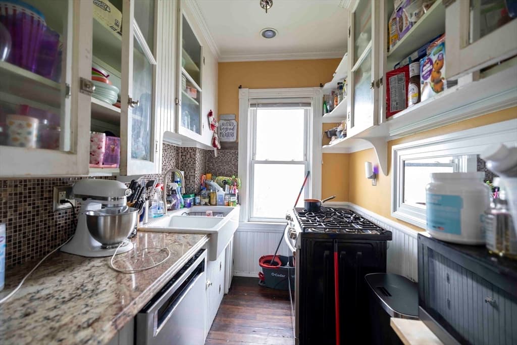 1025 Globe St, Fall River MA 02724 photo 14