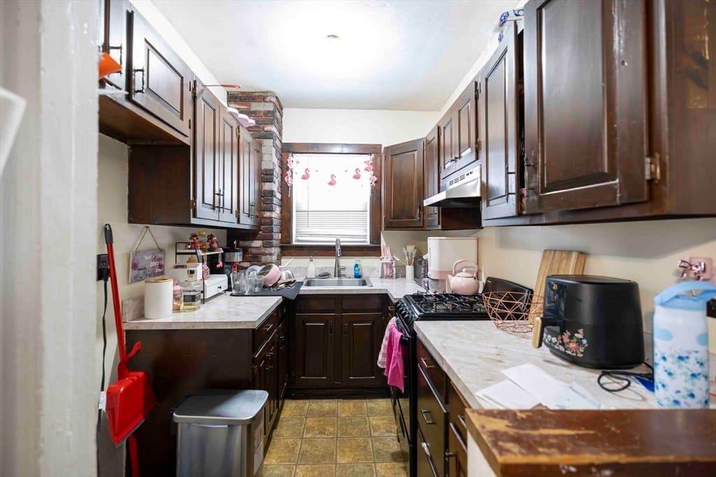 593 Plymouth Ave, Fall River MA 02721 photo 20