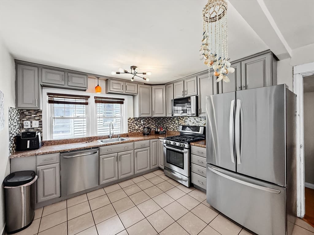 76 Baldwin Ave, Everett MA 02149 photo 6
