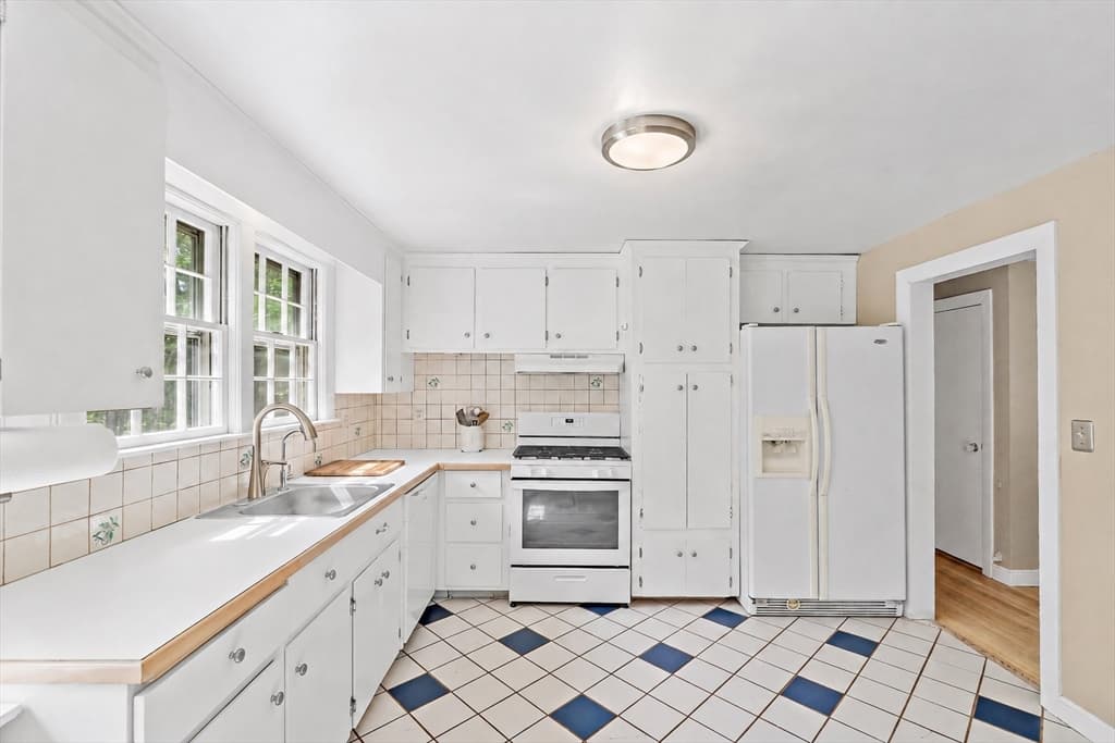68 Gregory Rd, Holliston MA 01746 photo 6