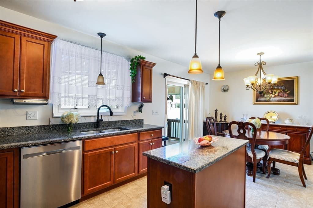 92 Tarkiln Pl, New Bedford MA 02745 photo 9
