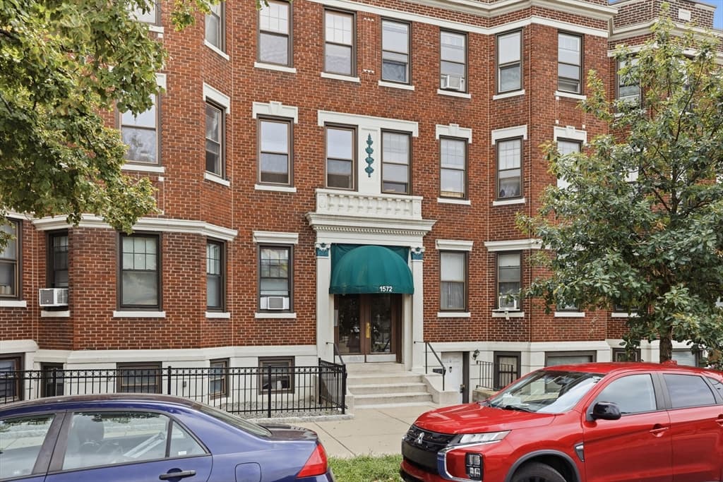 1572 Commonwealth Ave # 6, Boston MA 02135 photo 2