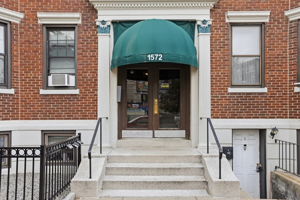 1572 Commonwealth Ave # 6, Boston MA 02135 photo 3