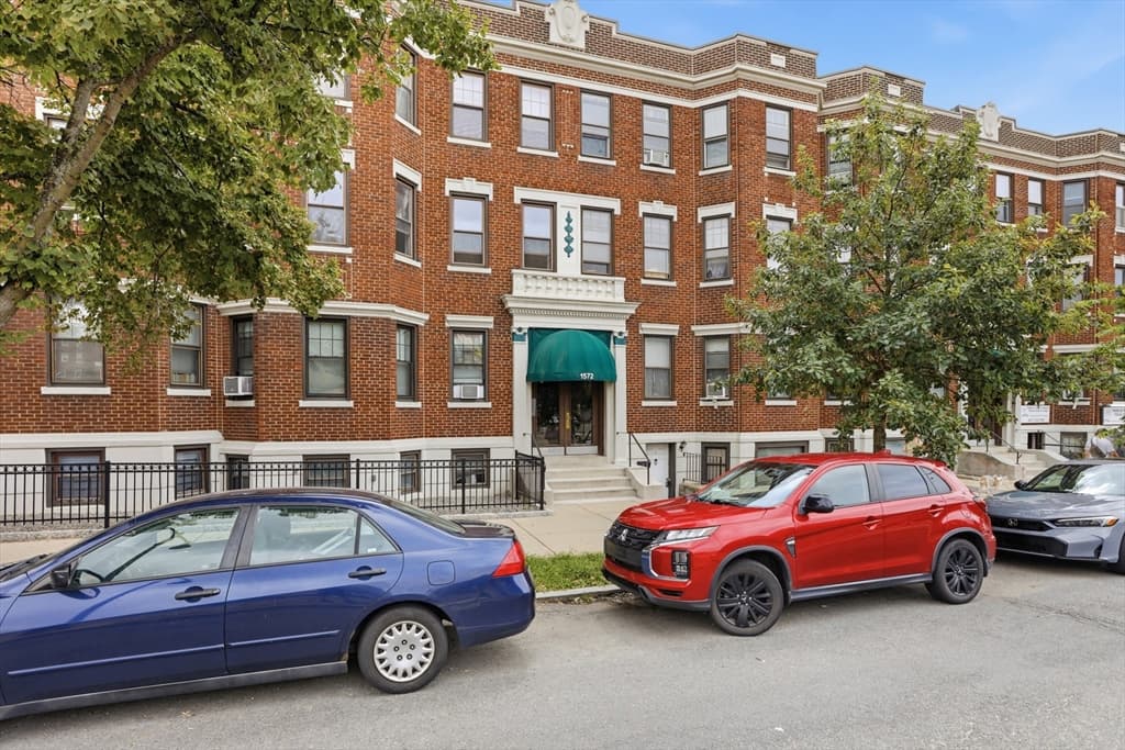 1572 Commonwealth Ave # 6, Boston MA 02135