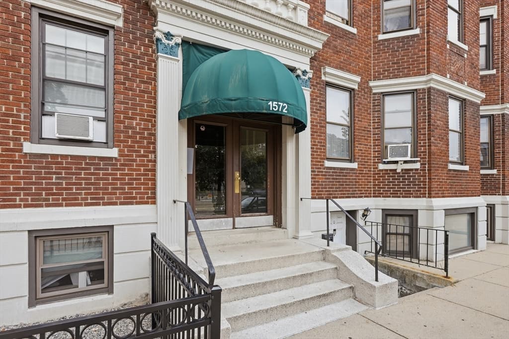 1572 Commonwealth Ave # 6, Boston MA 02135 photo 4