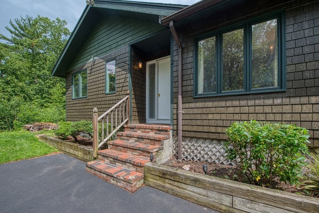131 Wampum St, Wrentham MA 02093