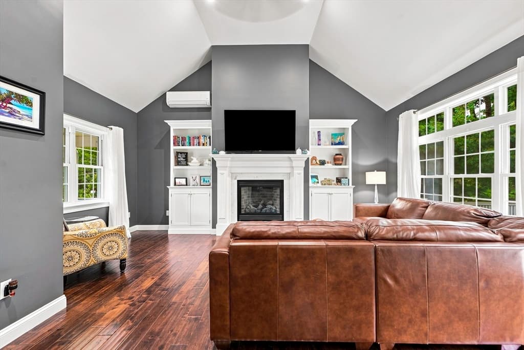 Single Family Residence at 8 Mellen St, Hopedale MA 01747, Hopedale, photo 5 of 41