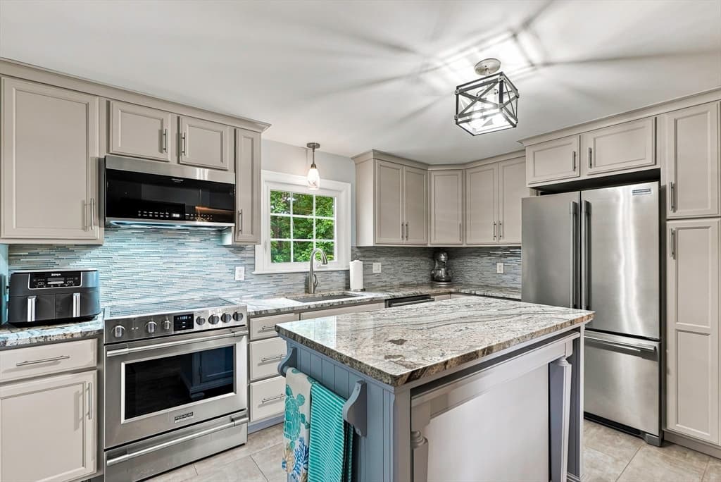 Single Family Residence at 8 Mellen St, Hopedale MA 01747, Hopedale, photo 9 of 41