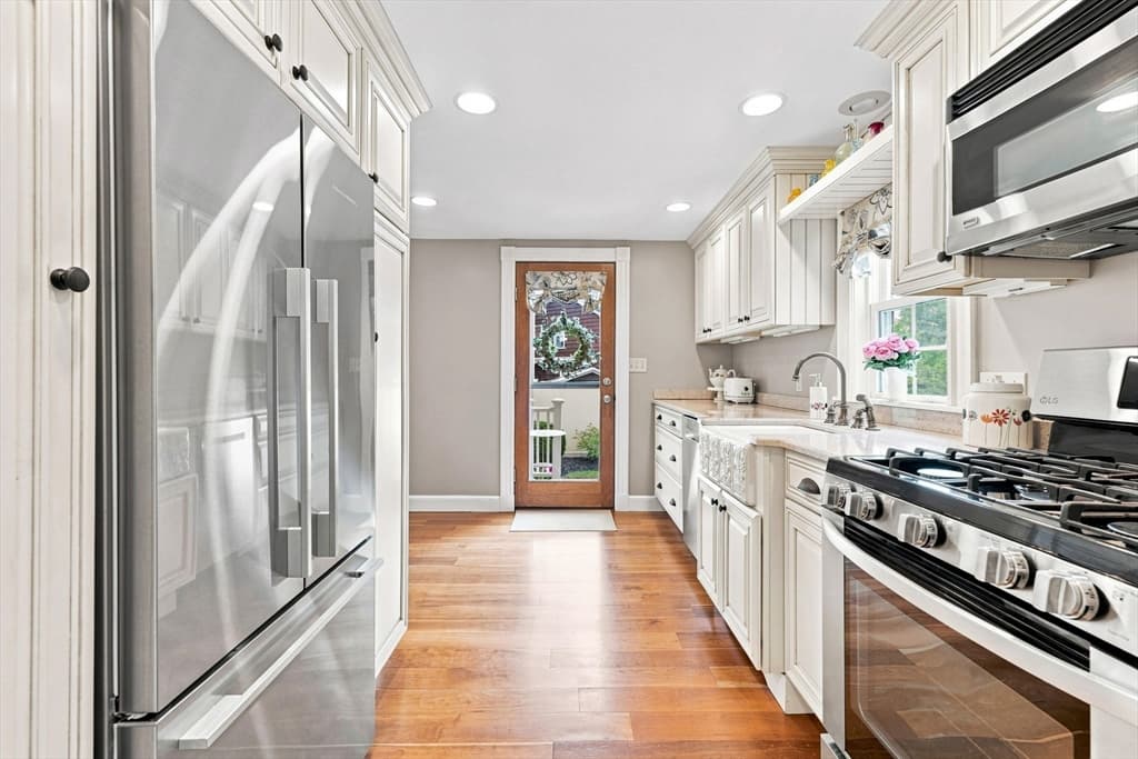 Single Family Residence at 18 Beaver St, Waltham MA 02453, Waltham, photo 10 of 23