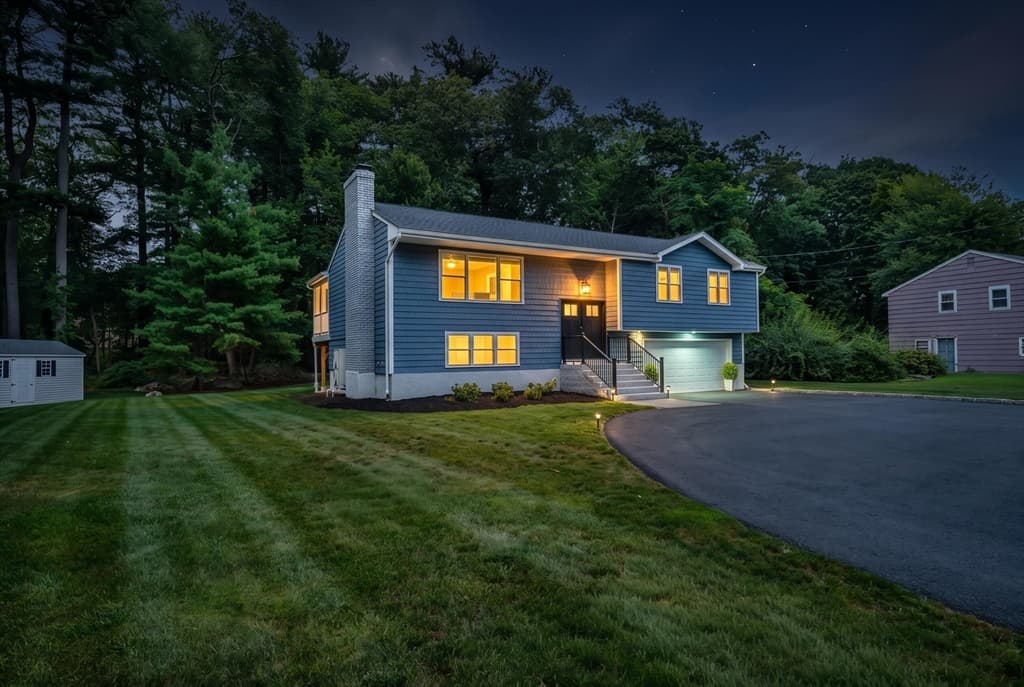 Single Family Residence at 8 Willowdale Dr, Lynnfield MA 01940, Lynnfield, photo 2 of 42