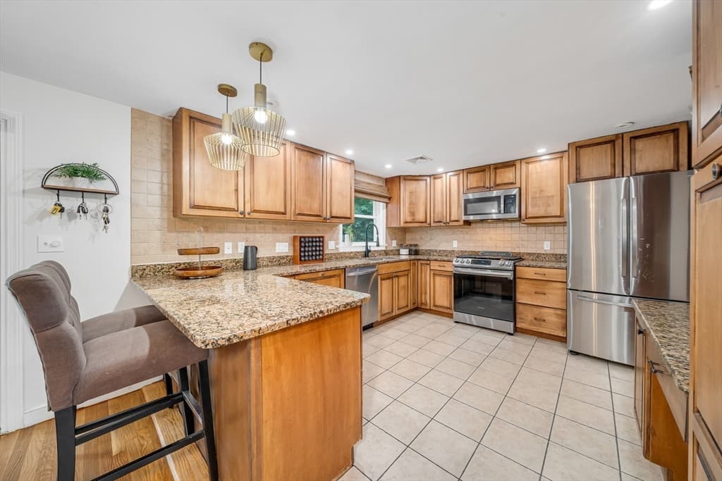 Single Family Residence at 8 Willowdale Dr, Lynnfield MA 01940, Lynnfield, photo 13 of 42
