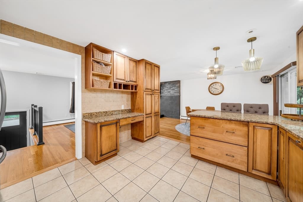 Single Family Residence at 8 Willowdale Dr, Lynnfield MA 01940, Lynnfield, photo 16 of 42