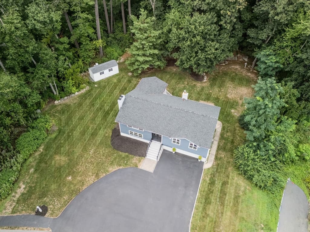 Single Family Residence at 8 Willowdale Dr, Lynnfield MA 01940, Lynnfield, photo 7 of 42