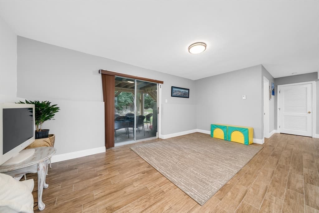 Single Family Residence at 8 Willowdale Dr, Lynnfield MA 01940, Lynnfield, photo 32 of 42