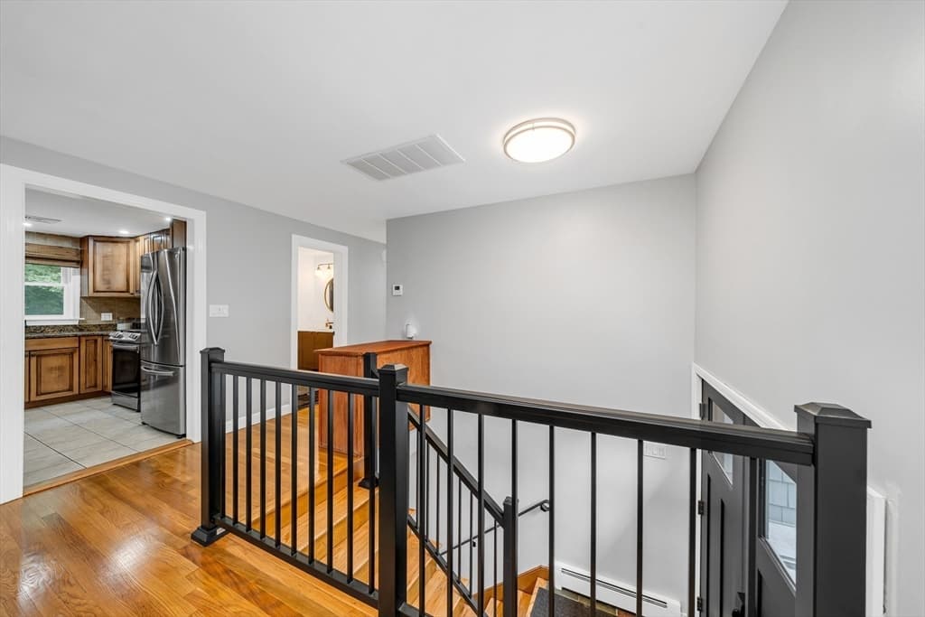 Single Family Residence at 8 Willowdale Dr, Lynnfield MA 01940, Lynnfield, photo 8 of 42