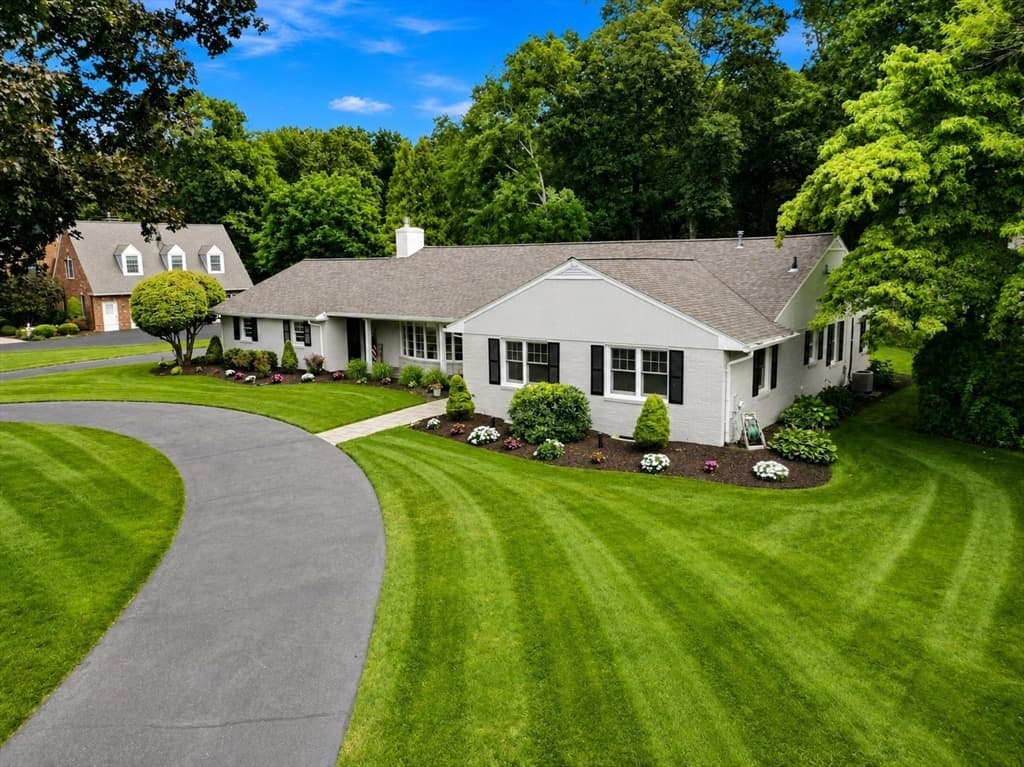 131 Prynnwood Rd, Longmeadow MA 01106