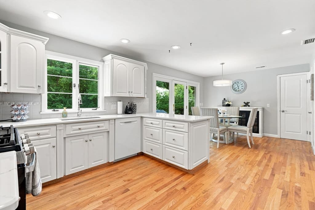 Single Family Residence at 131 Prynnwood Rd, Longmeadow MA 01106, Longmeadow, photo 11 of 42