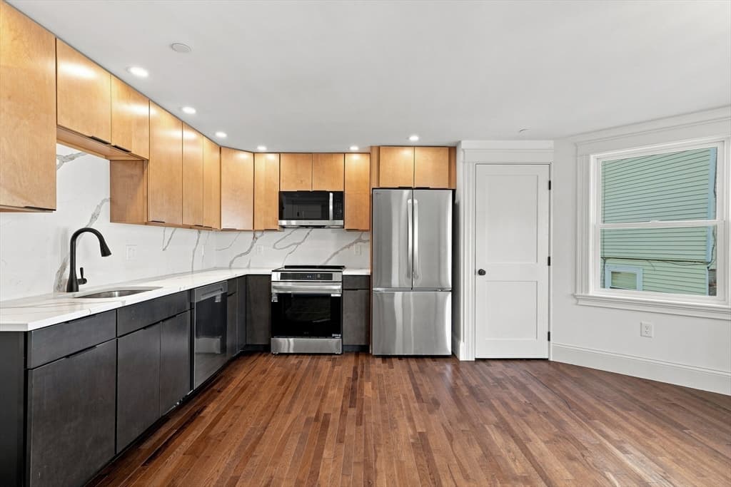 Condominium at 58 Granite Street # 1, Gloucester MA 01930, Gloucester, photo 6 of 36