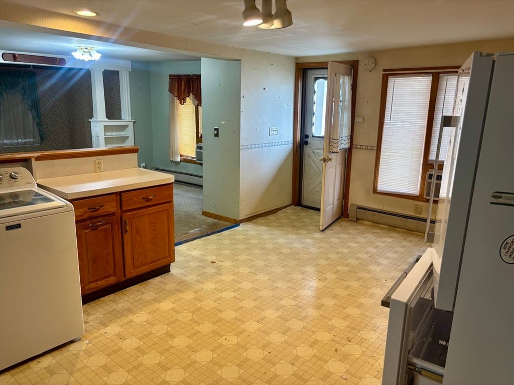 3 Family at 26 Elm Street, Spencer MA 01562, Spencer, photo 7 of 41