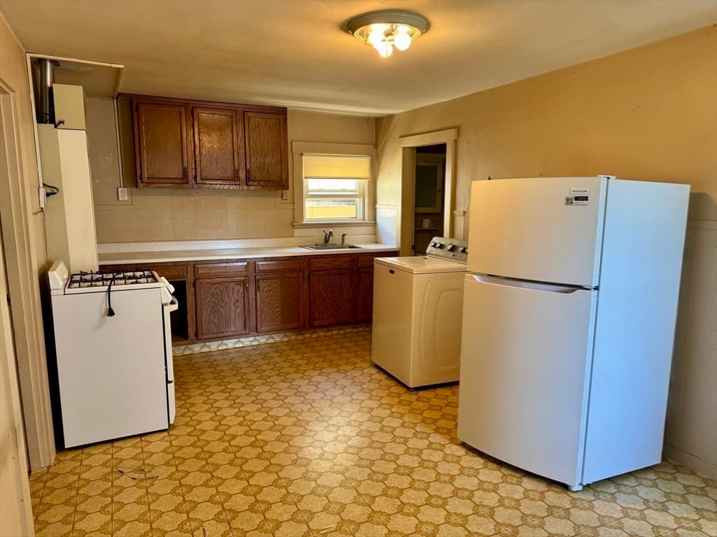 3 Family at 26 Elm Street, Spencer MA 01562, Spencer, photo 18 of 41