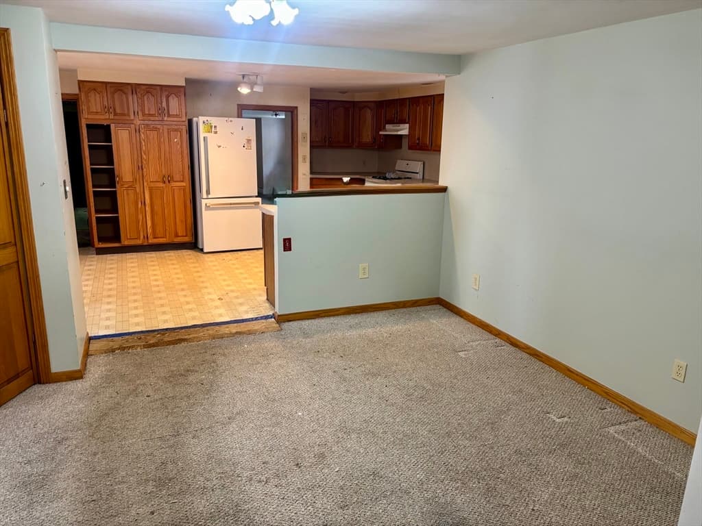 3 Family at 26 Elm Street, Spencer MA 01562, Spencer, photo 8 of 41