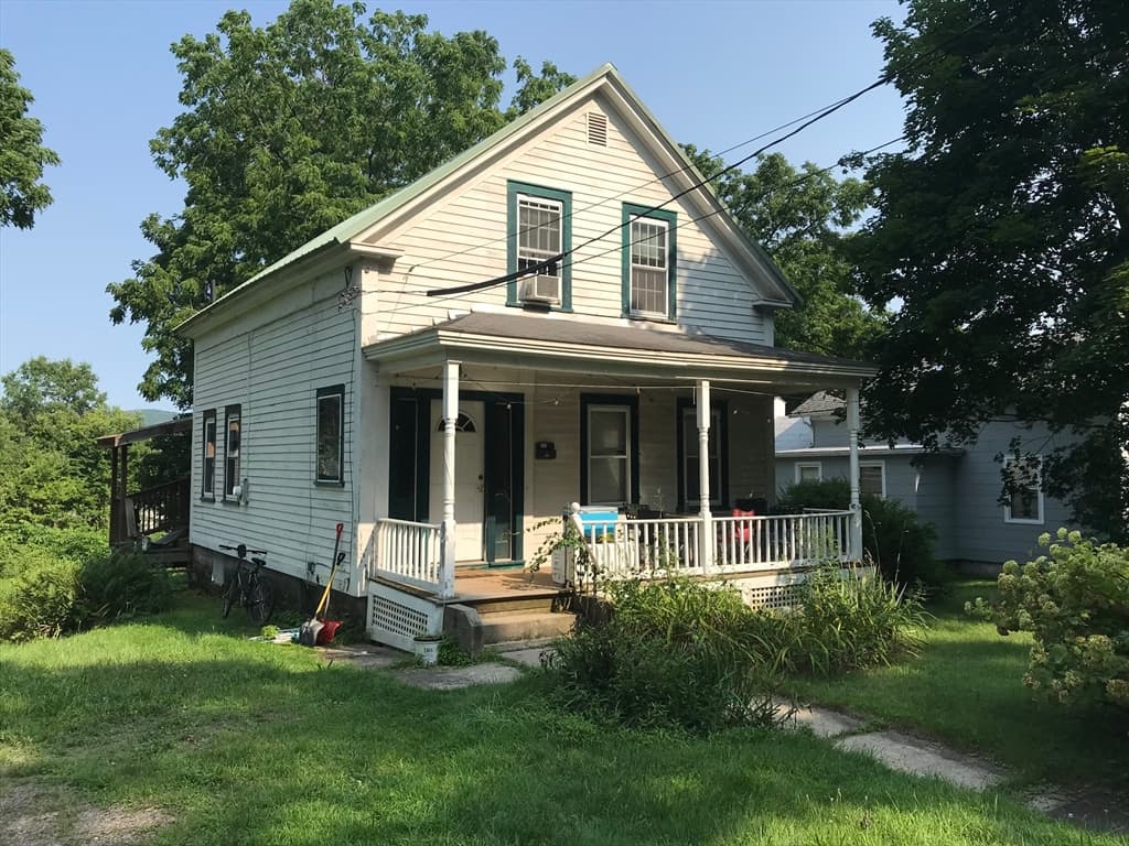 48 Railroad St, Amherst MA 01002
