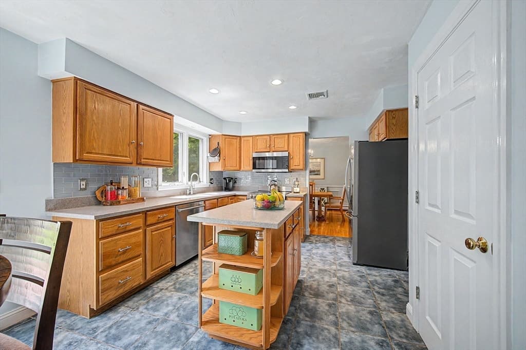 Single Family Residence at 8 Vincent Rd, Mendon MA 01756, Mendon, photo 13 of 39