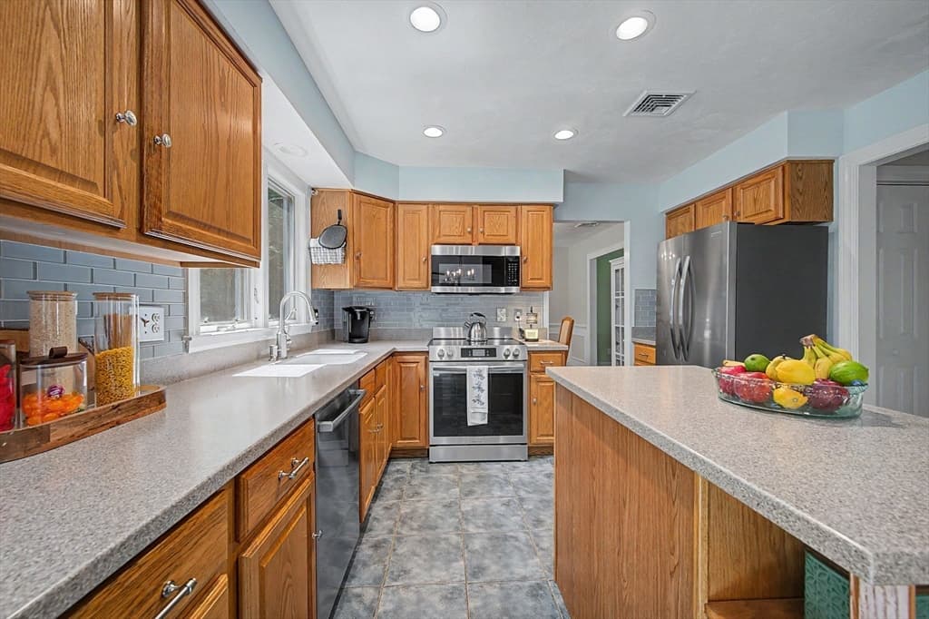 Single Family Residence at 8 Vincent Rd, Mendon MA 01756, Mendon, photo 12 of 39