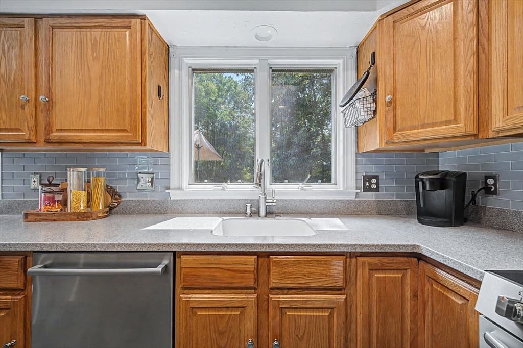 Single Family Residence at 8 Vincent Rd, Mendon MA 01756, Mendon, photo 9 of 39
