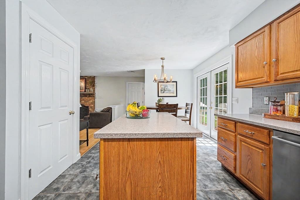 Single Family Residence at 8 Vincent Rd, Mendon MA 01756, Mendon, photo 10 of 39