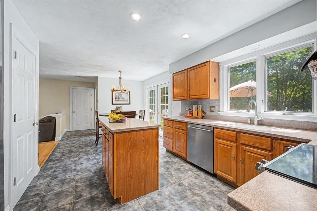 Single Family Residence at 8 Vincent Rd, Mendon MA 01756, Mendon, photo 11 of 39