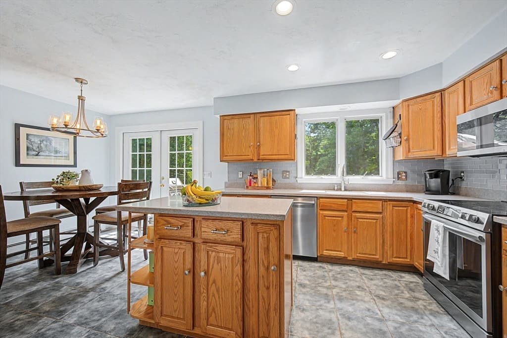 Single Family Residence at 8 Vincent Rd, Mendon MA 01756, Mendon, photo 8 of 39