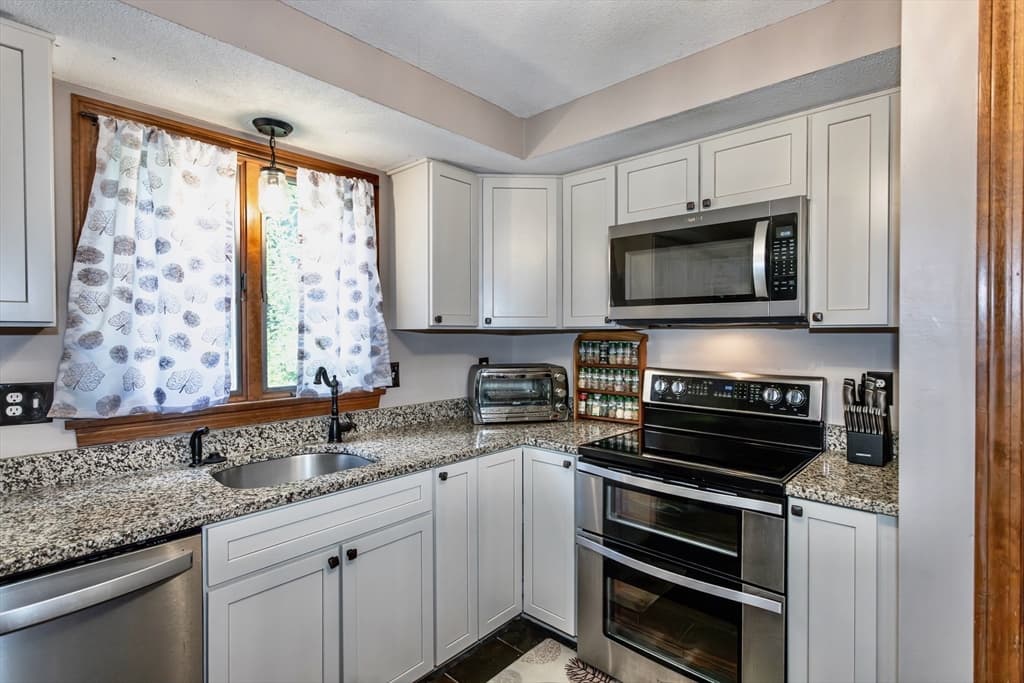Condominium at 419 Southwick Road # B7, Westfield MA 01085, Westfield, photo 12 of 38