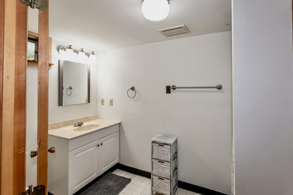 Condominium at 419 Southwick Road # B7, Westfield MA 01085, Westfield, photo 29 of 38